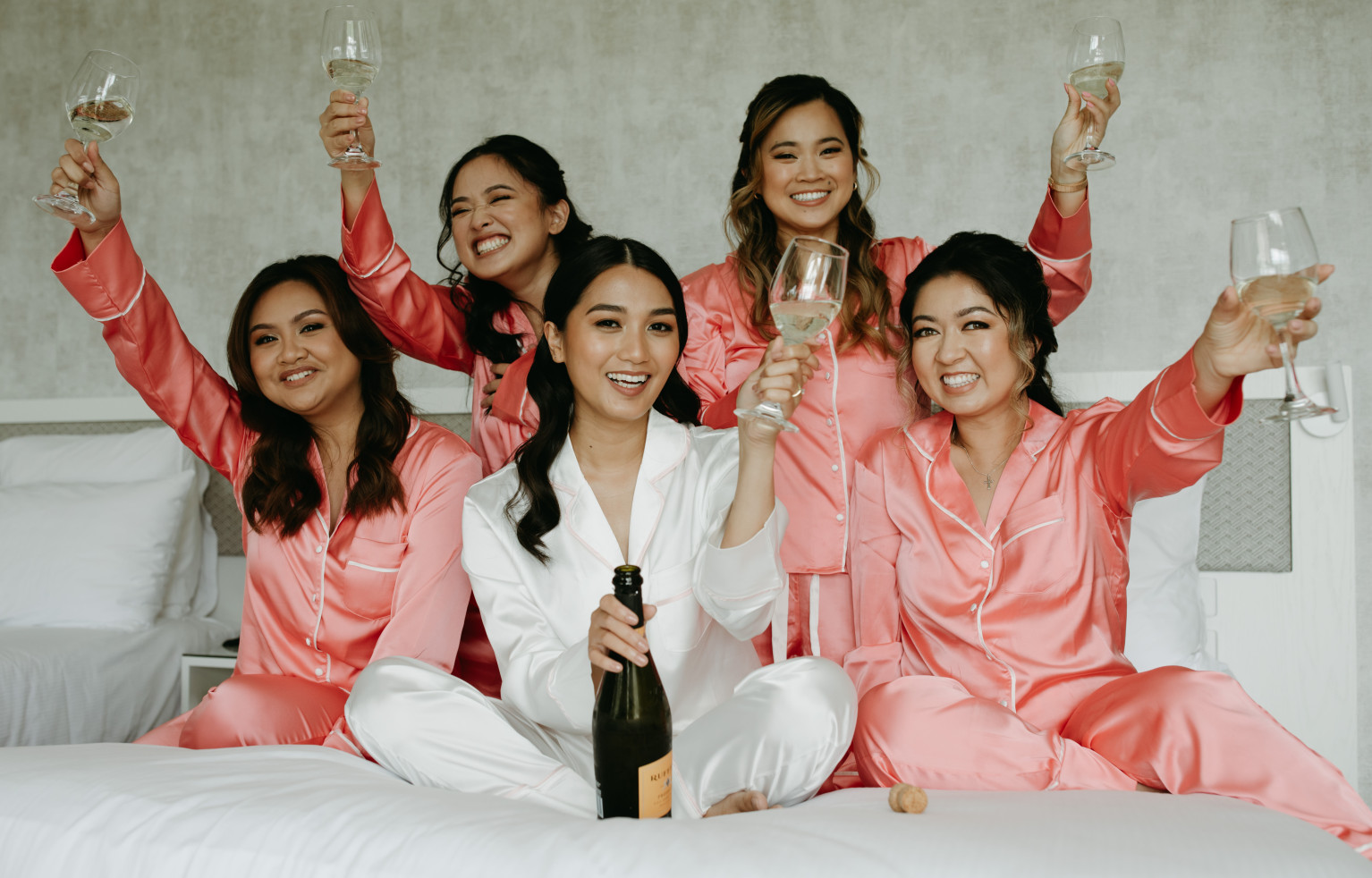 Bride and bridesmaids getting ready at Rydges Formosa